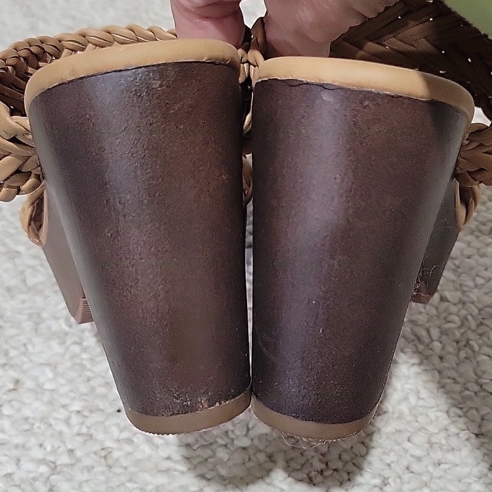 REPORT tan heeled sandals. Soft braided straps. Chunky heel. Size 6. - Picture 3 of 8